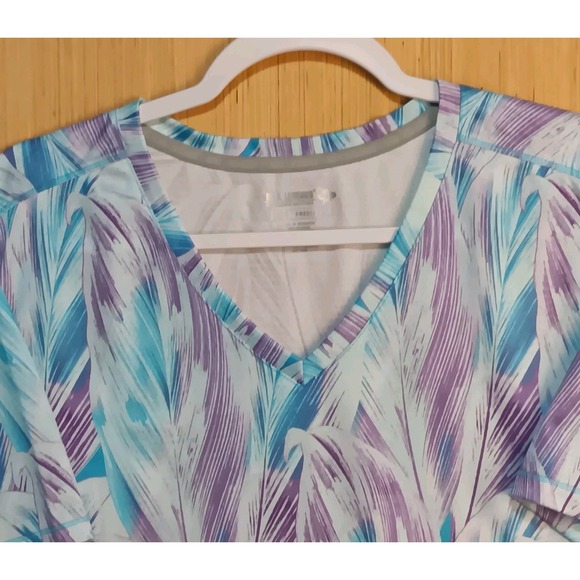 Reel Legends 1X Freeline Blue Purple Feather Pattern Athletic V-Neck Blouse - Picture 2 of 6